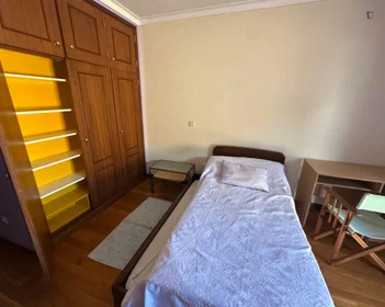 Chambre privée à R. Nossa Sra. da Penha, image 4 de 14