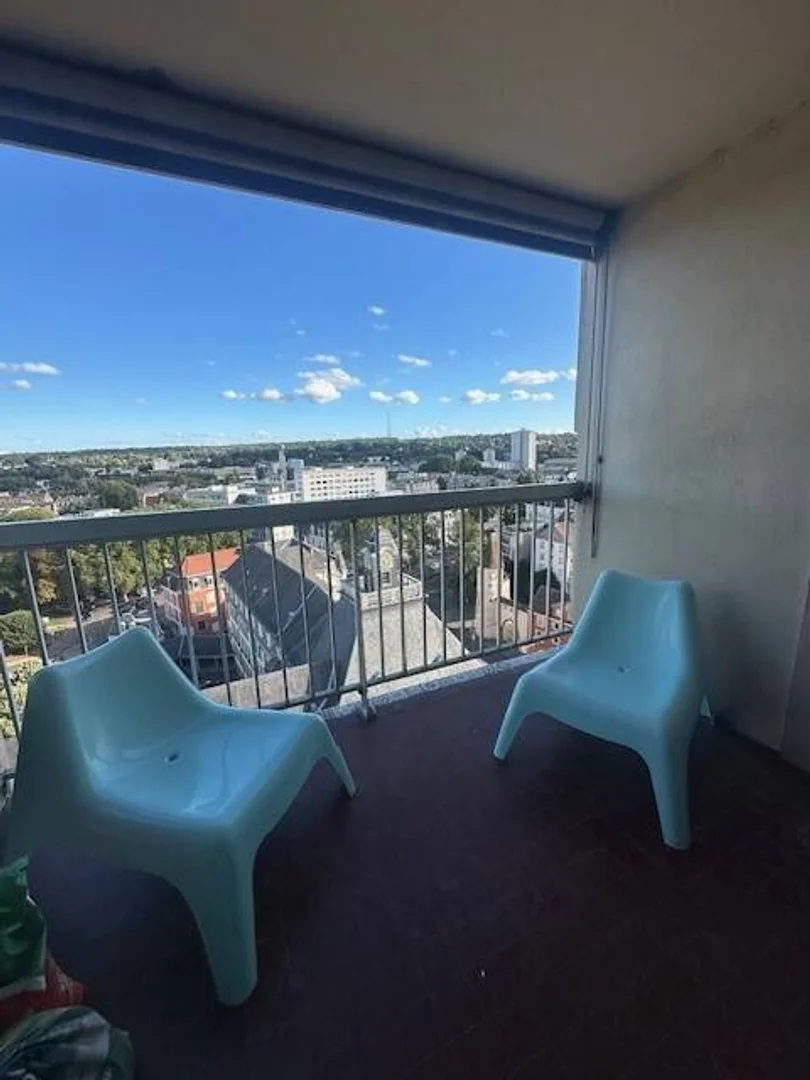 Quarto de estudante económico perto do campus em 