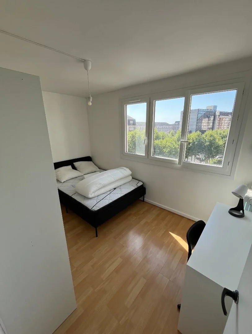 Economical student room with convenient location in 