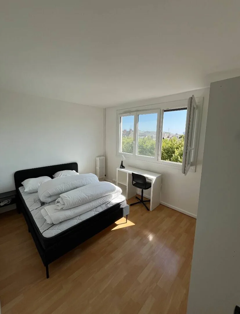 Budget-friendly student room close to campus in 