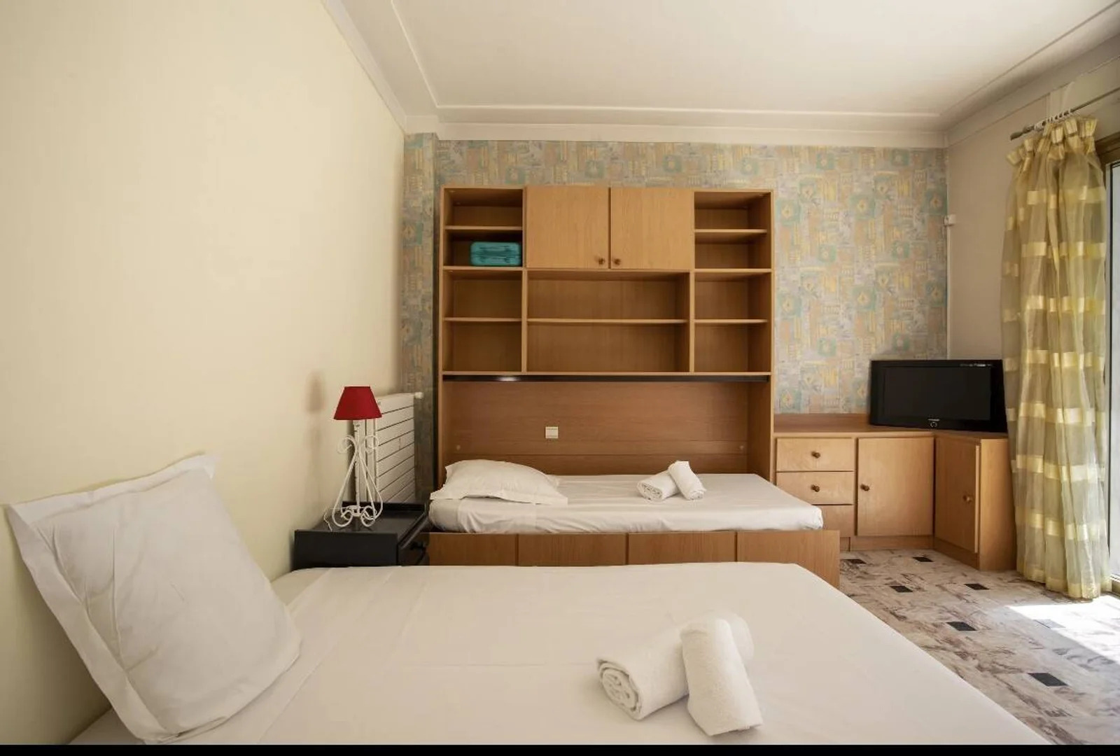 Quarto de estudante confortável e espaçoso em 