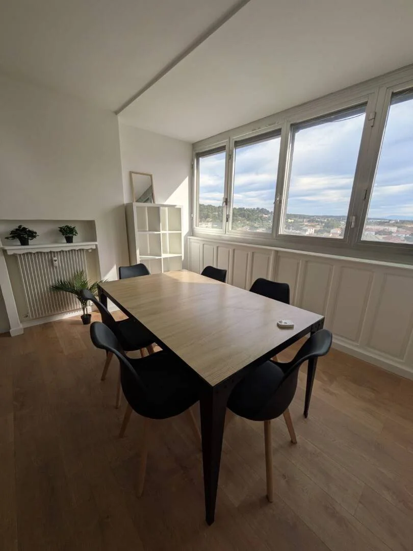 Room for rent in student apartment in , fully furnished