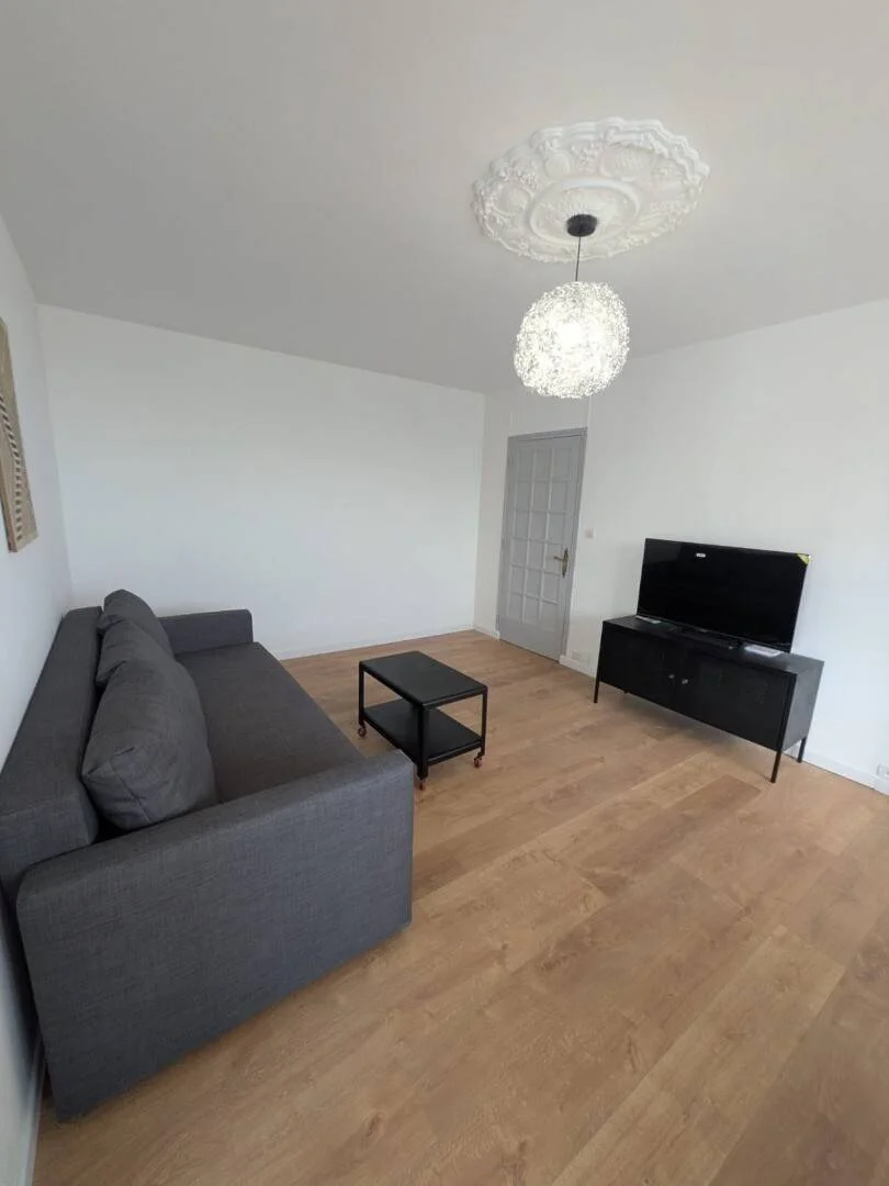 Room for rent in student apartment in , fully furnished