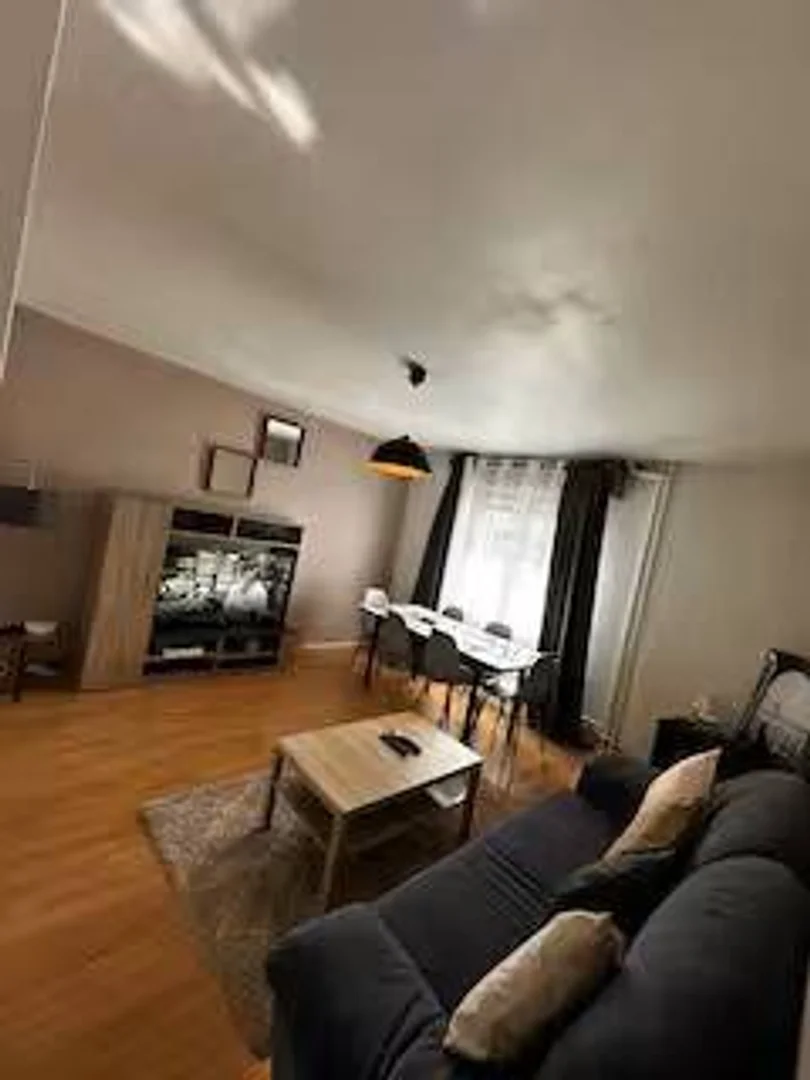 Chambre d'étudiant confortable et spacieuse dans 