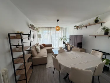 {area} de çift kişilik yataklı kiralık oda