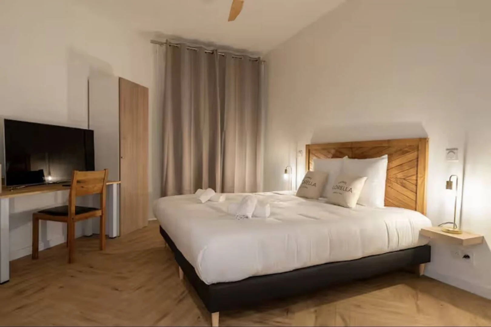 Bright and airy student room with easy university access in 