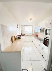 Private room at Cenon, 33150, image 1 of 10