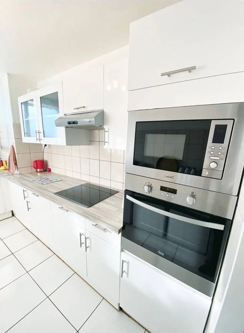 Room for rent in student apartment in , fully furnished