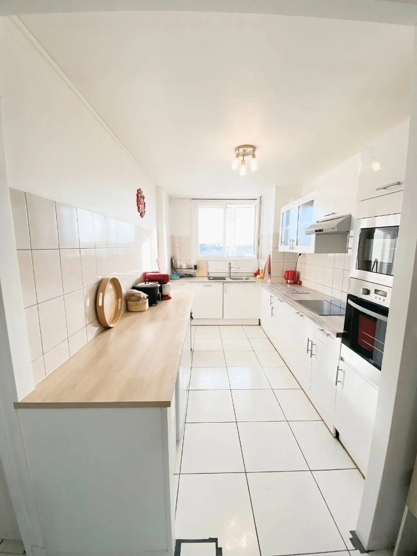 Room for rent in student apartment in , fully furnished