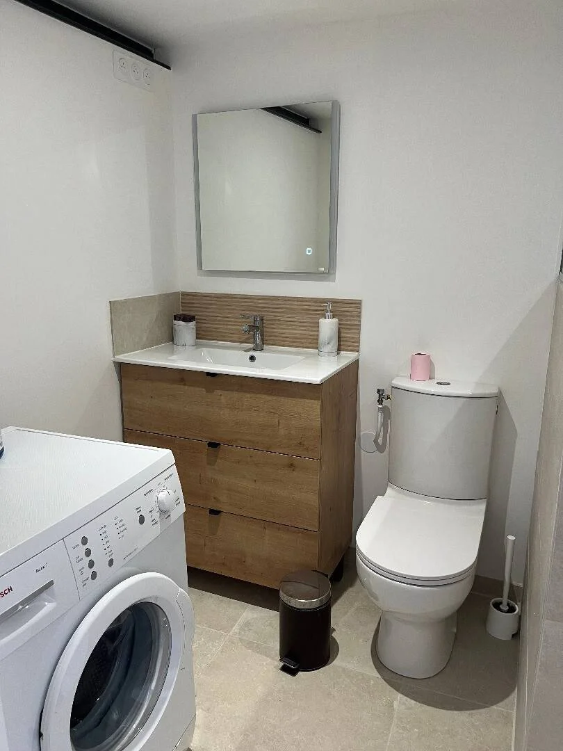 Student-friendly room in  with modern amenities
