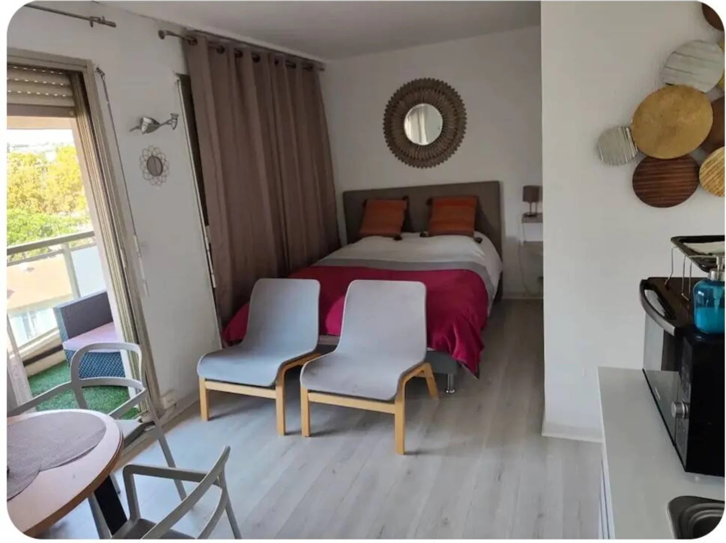 Quarto de estudante económico com localização conveniente em 