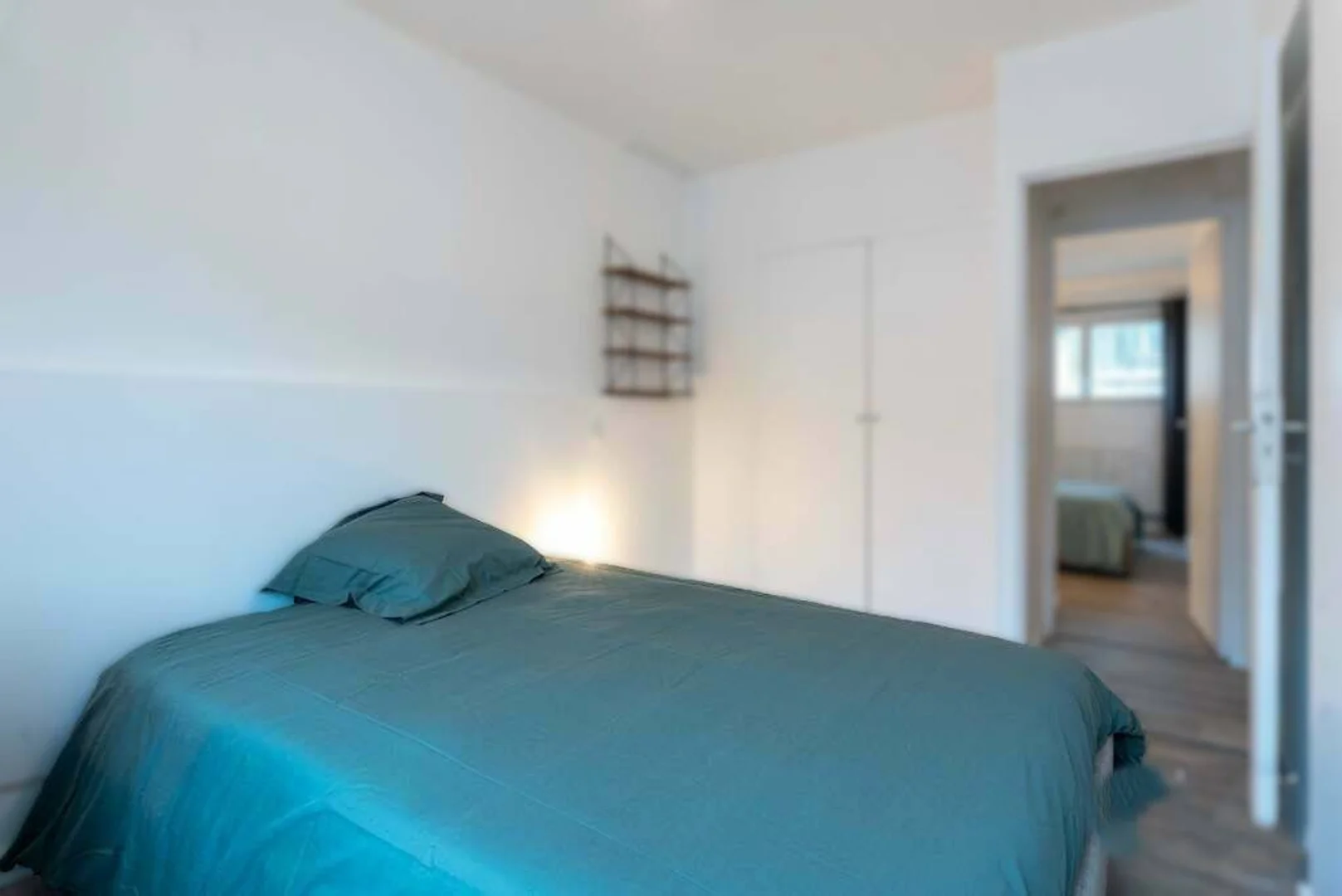 Chambre d'étudiant économique avec emplacement pratique dans 