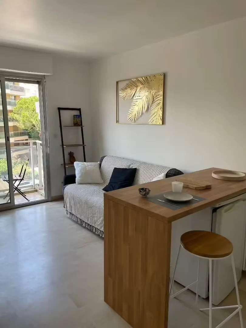 Functional student room perfect for studying in 