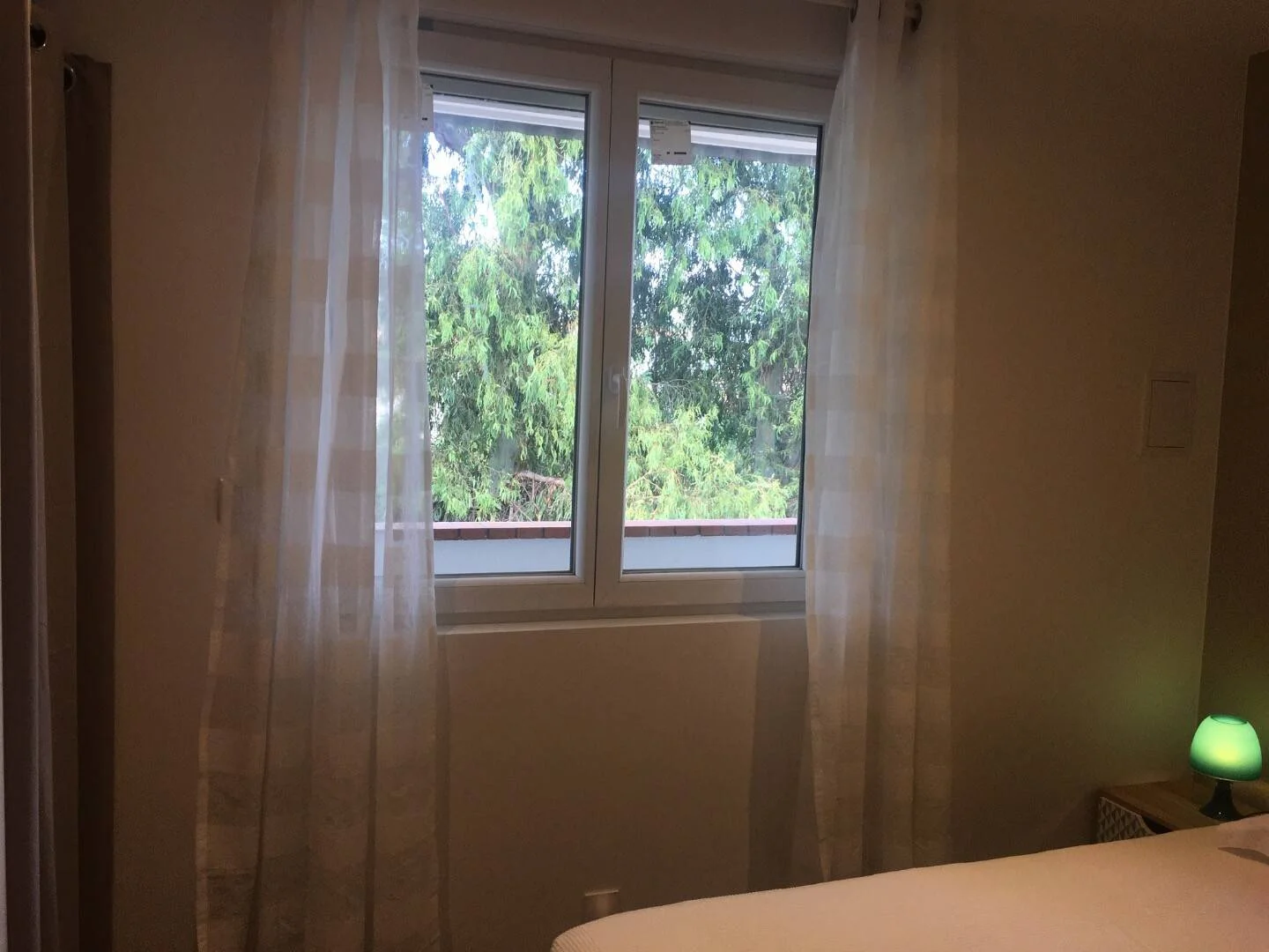 Quarto de estudante económico perto do campus em 