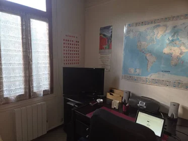 Stanza privata in Nîmes, 30000, immagine 2 di 16