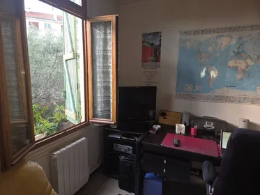 Stanza privata in Nîmes, 30000, immagine 4 di 16