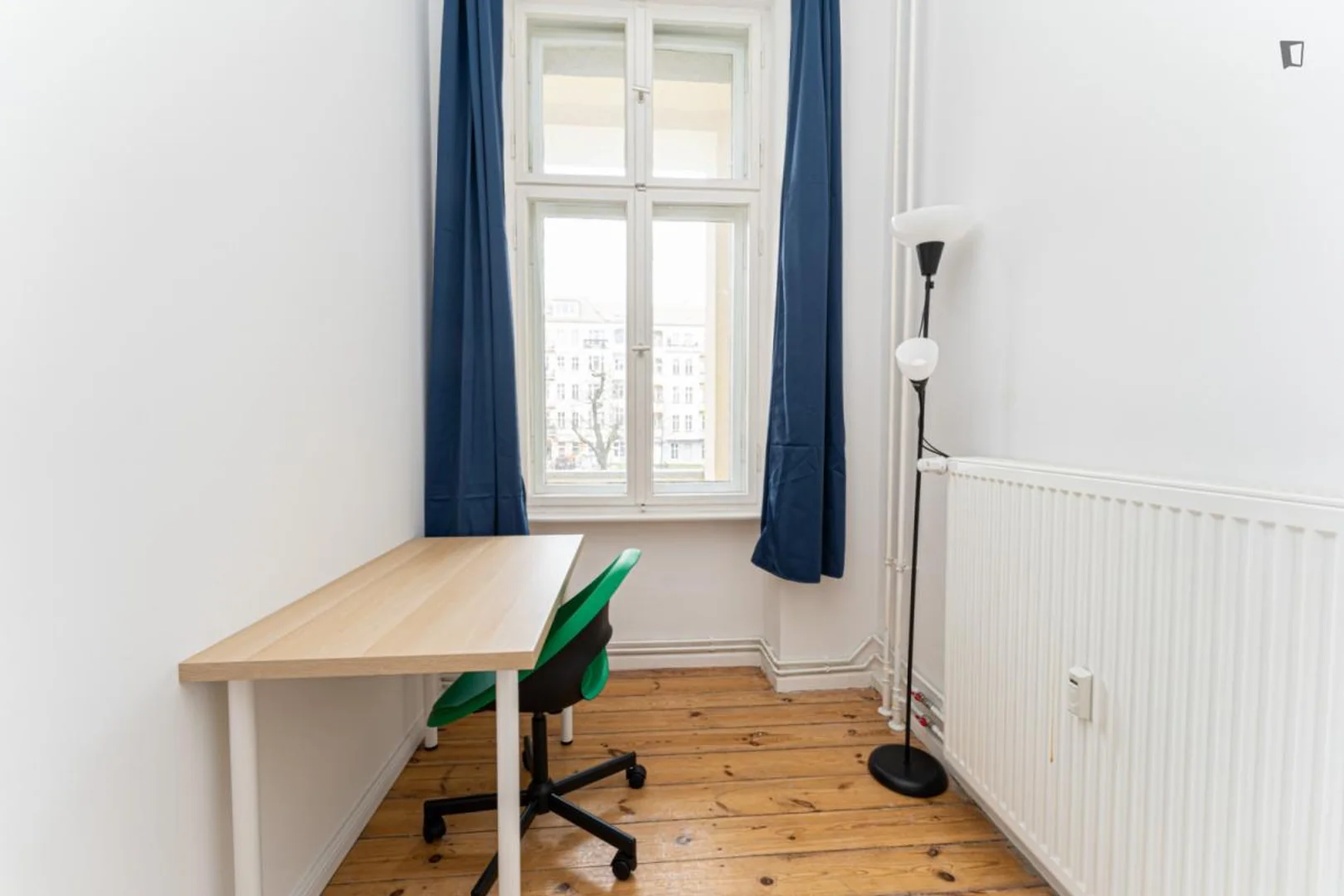 Chambre d'étudiant lumineuse et aérée avec accès facile à l'université dans 