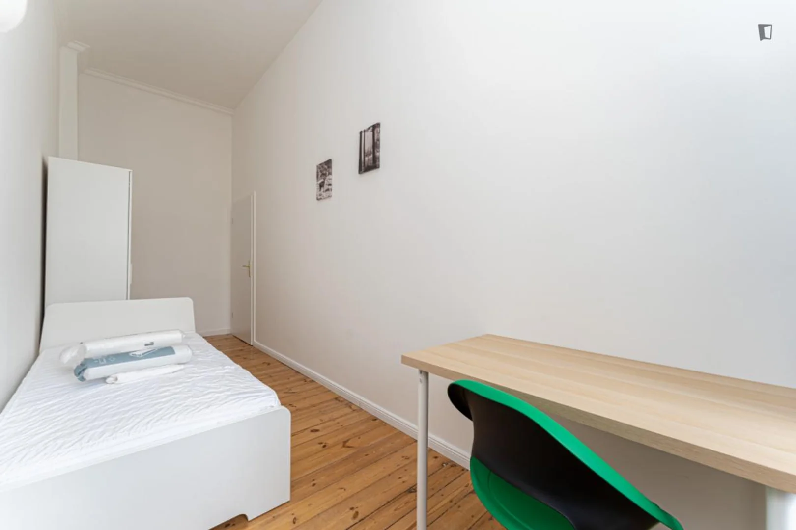 Chambre confortable pour étudiants disponible dans 
