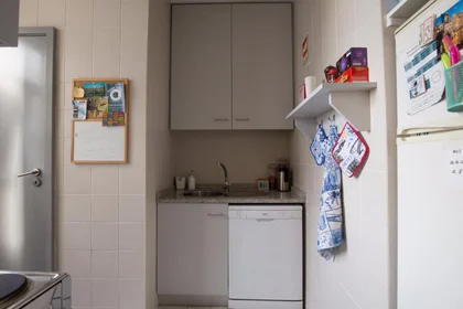 Private room at Rua de Antero de Quental, image 11 of 17