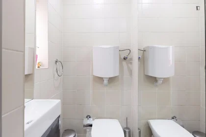 Private room at Rua de Antero de Quental, image 14 of 17