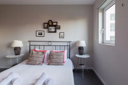 Private room at Rua de Antero de Quental, image 5 of 17