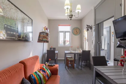 Private room at Rua de Antero de Quental, image 8 of 17