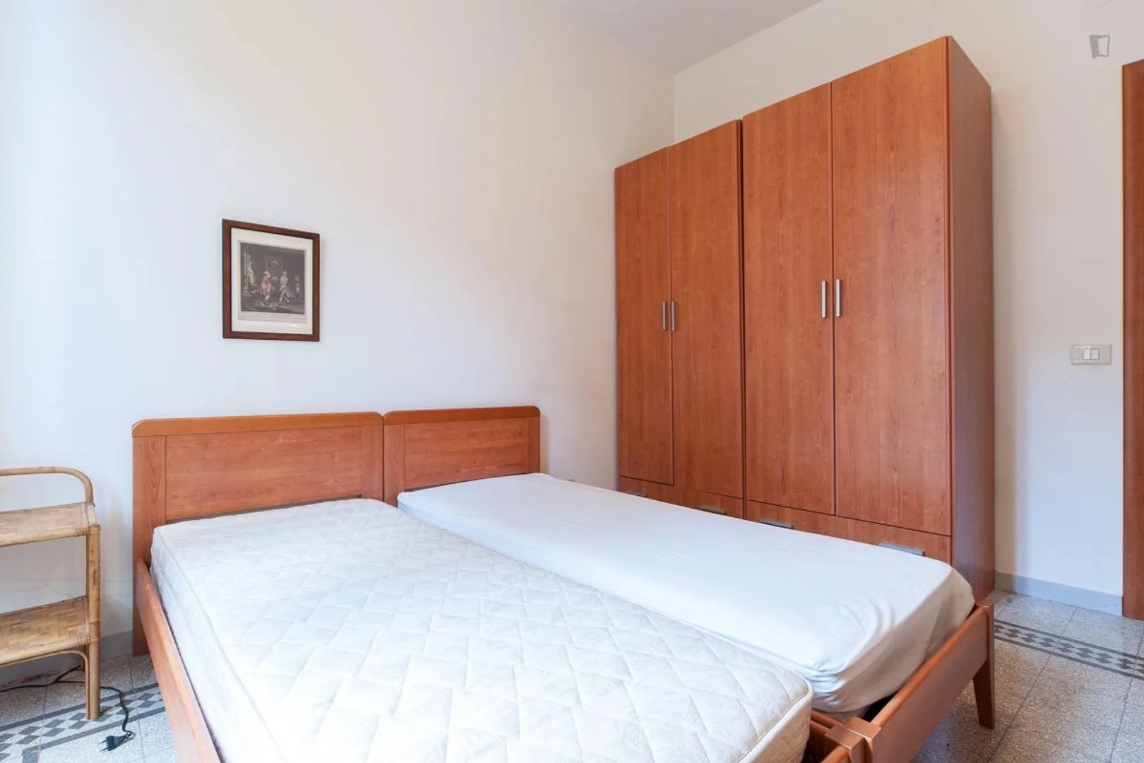 Quarto de estudante económico com localização conveniente em 