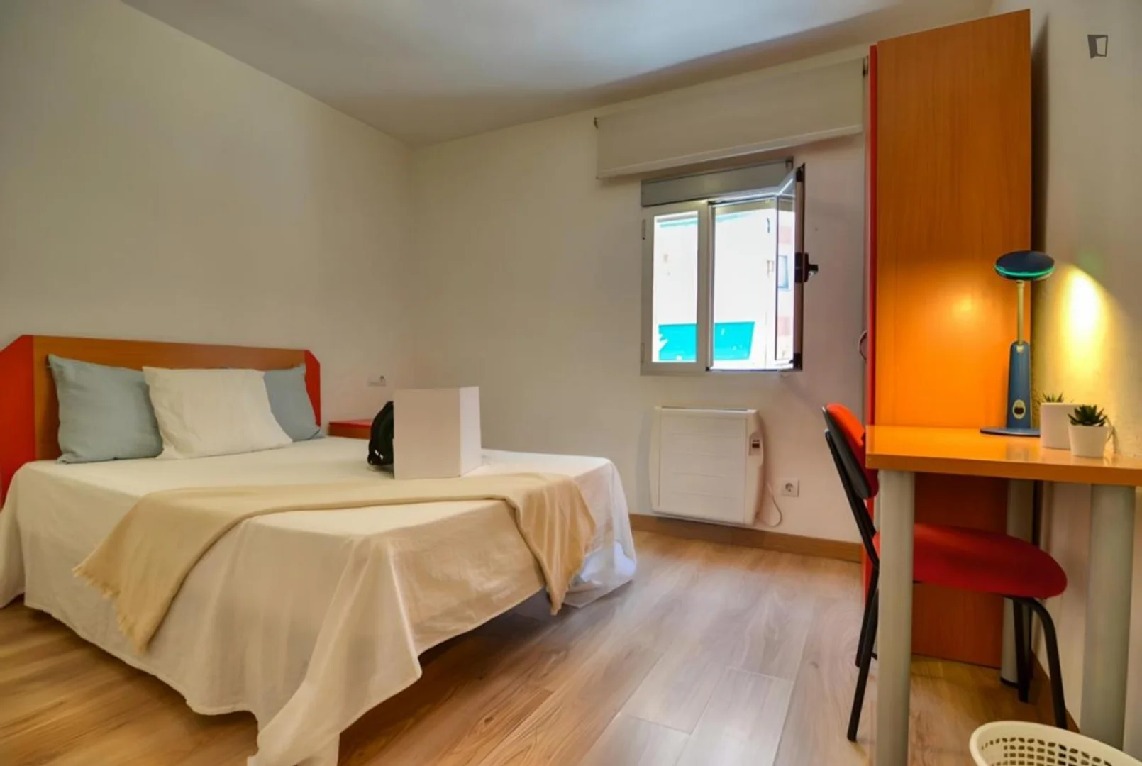 Chambre d'étudiant confortable et spacieuse dans 