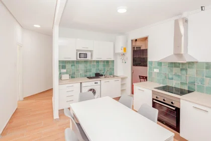 Private room at Carrer de Cadis, image 15 of 23