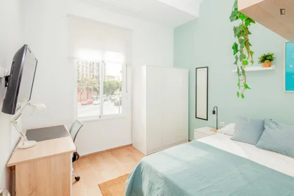 Private room at Carrer de Cadis, image 1 of 10