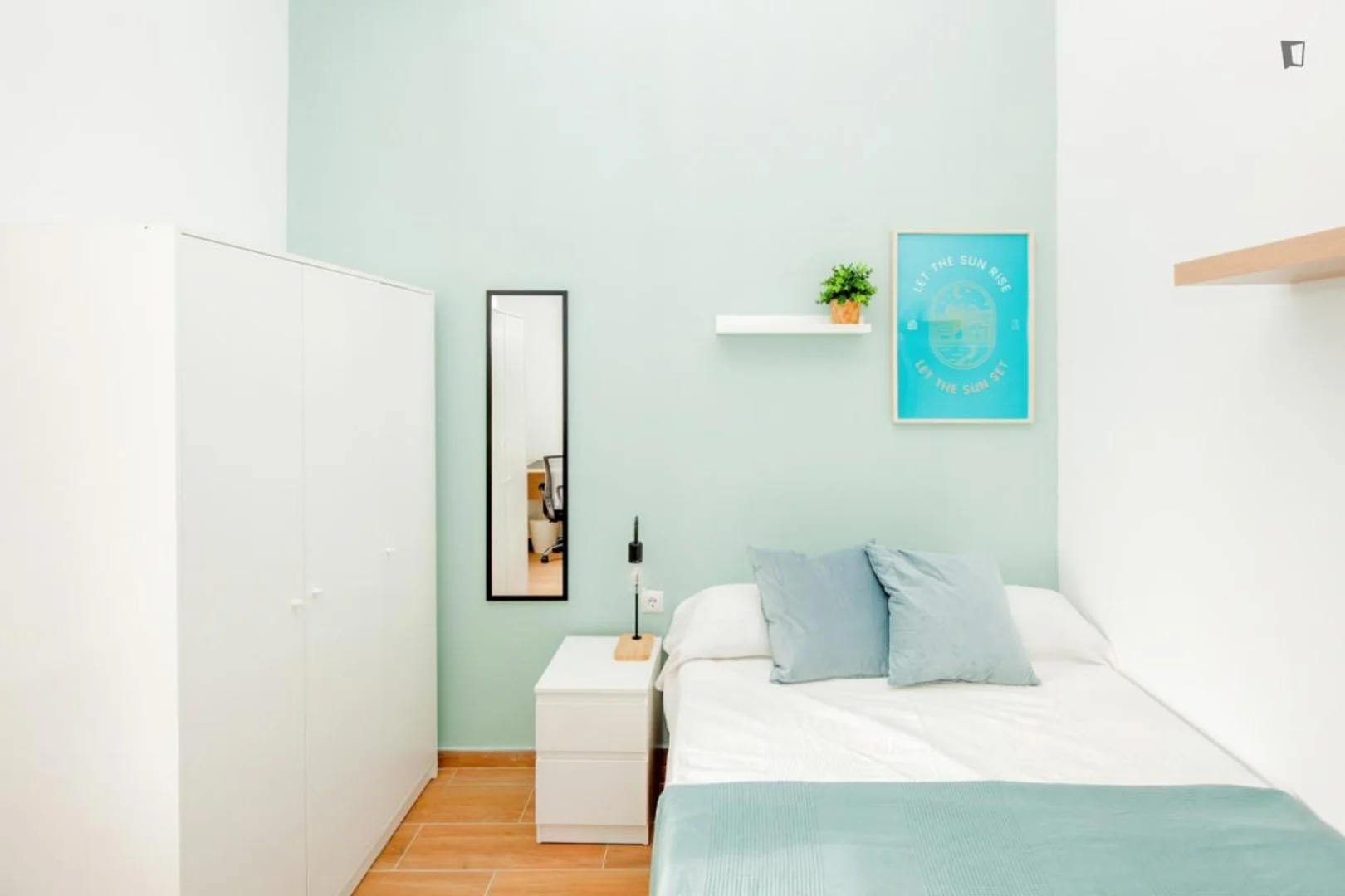 Cozy room for students available in