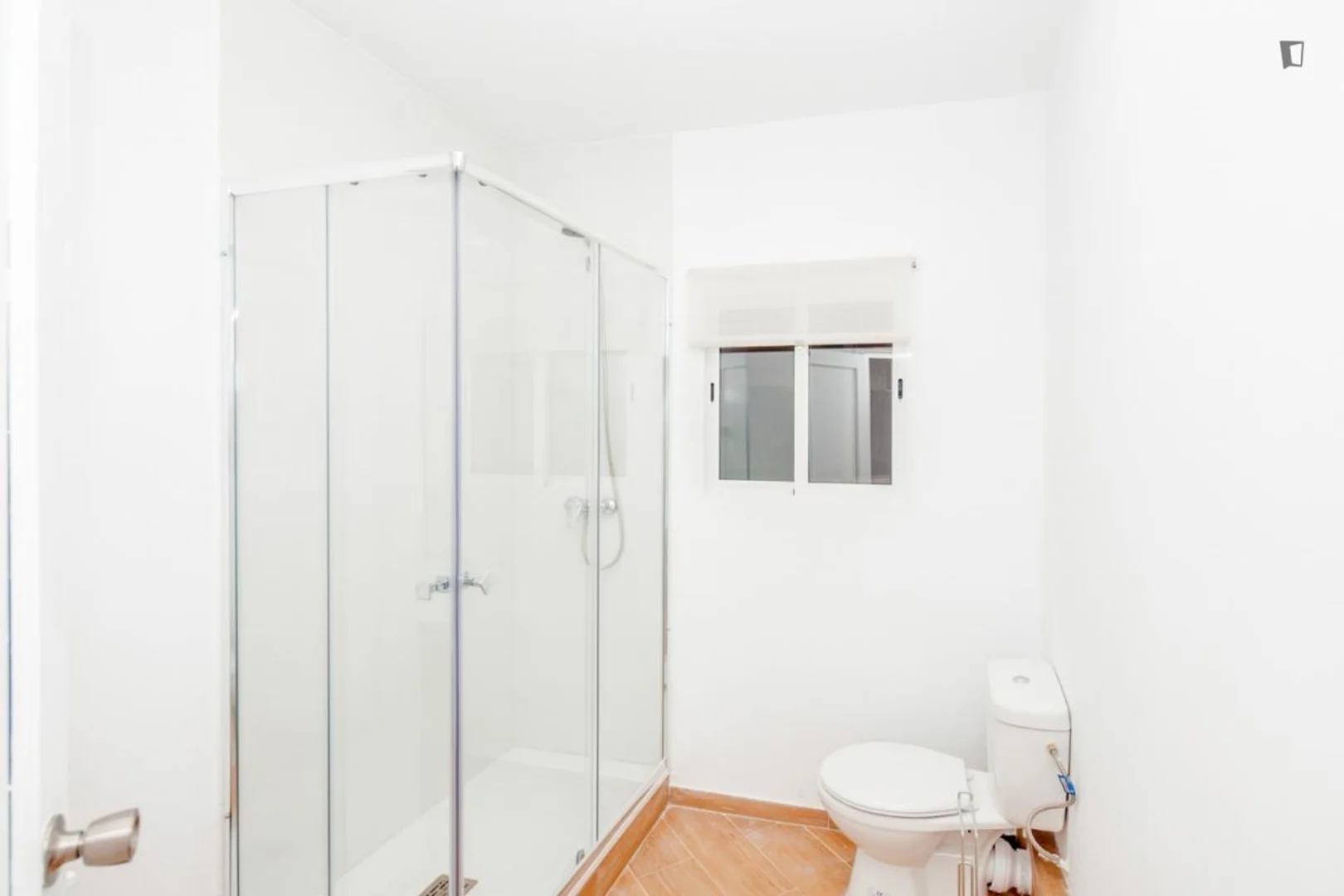 Comfortable and spacious student room in