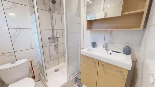 Privatzimmer in der 4 Rue Providence, 42000 Saint-Étienne, France, bild 11 von 12