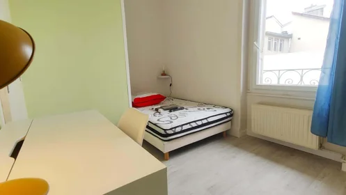 Privatzimmer in der 4 Rue Providence, 42000 Saint-Étienne, France, bild 3 von 12