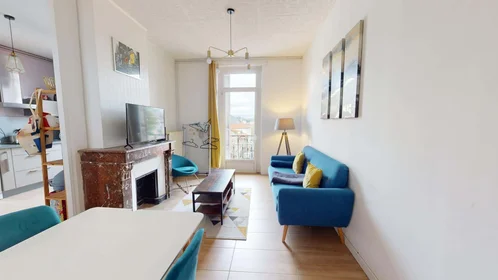 Privatzimmer in der 4 Rue Providence, 42000 Saint-Étienne, France, bild 6 von 12