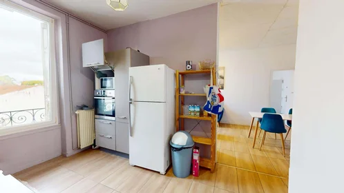 Privatzimmer in der 4 Rue Providence, 42000 Saint-Étienne, France, bild 9 von 12