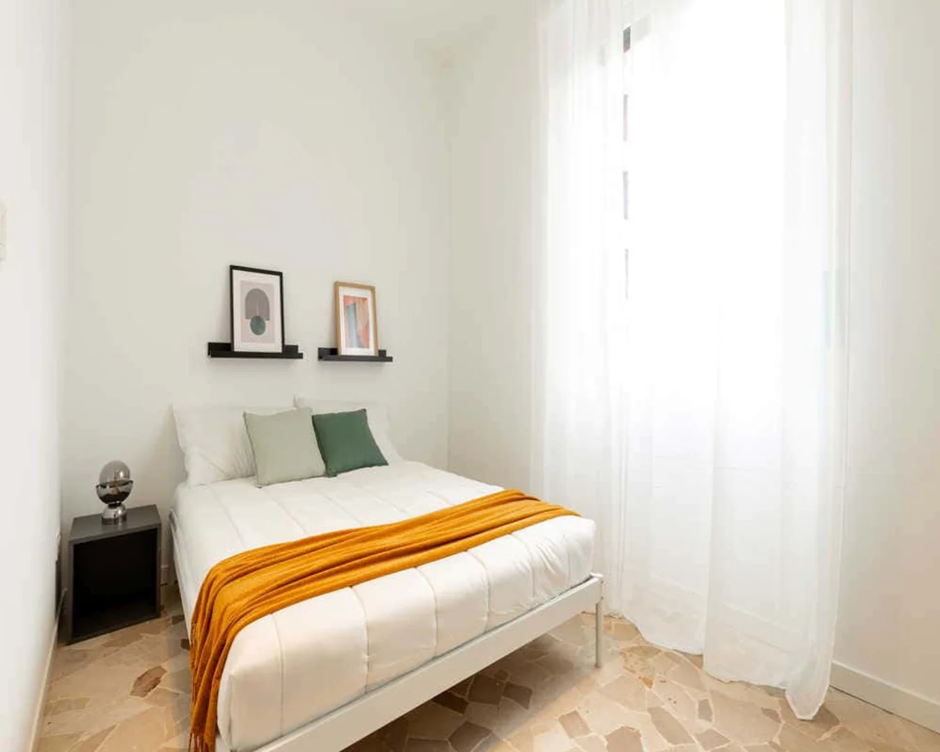 Habitación en apartamento estudiantil en alquiler en , completamente amueblado