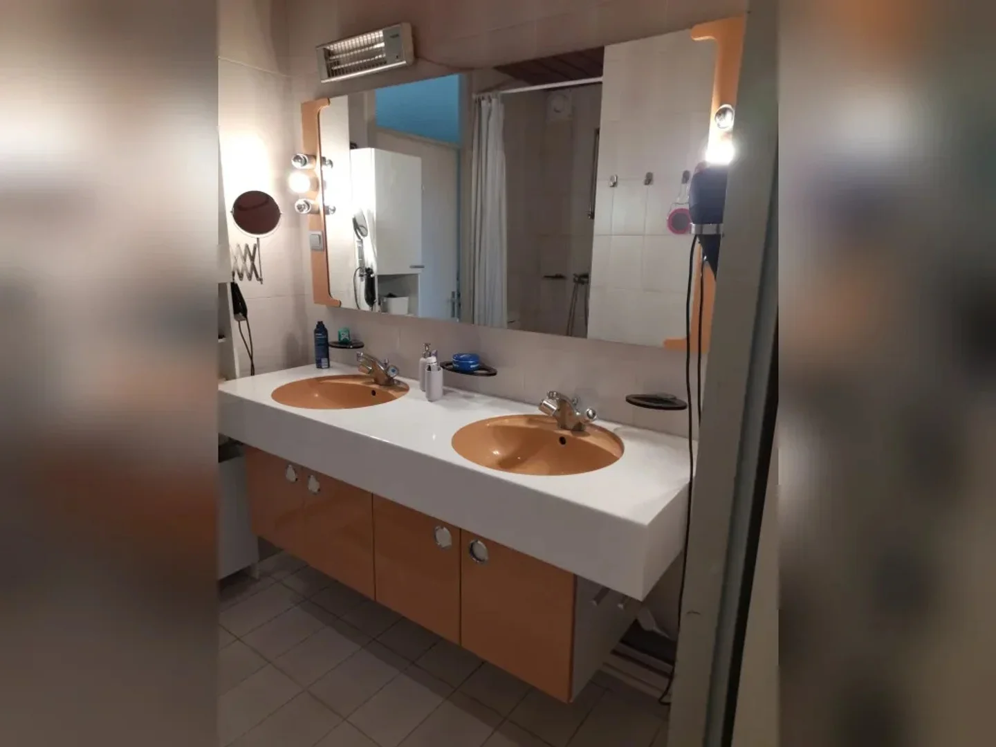 Habitación estudiantil económica cerca del campus en 