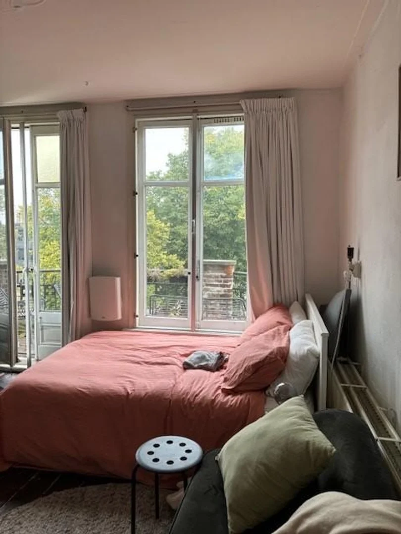Funktionelles Studentenzimmer perfekt zum Studieren in 