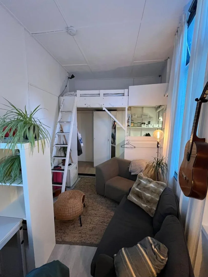 Habitación estudiantil económica cerca del campus en 
