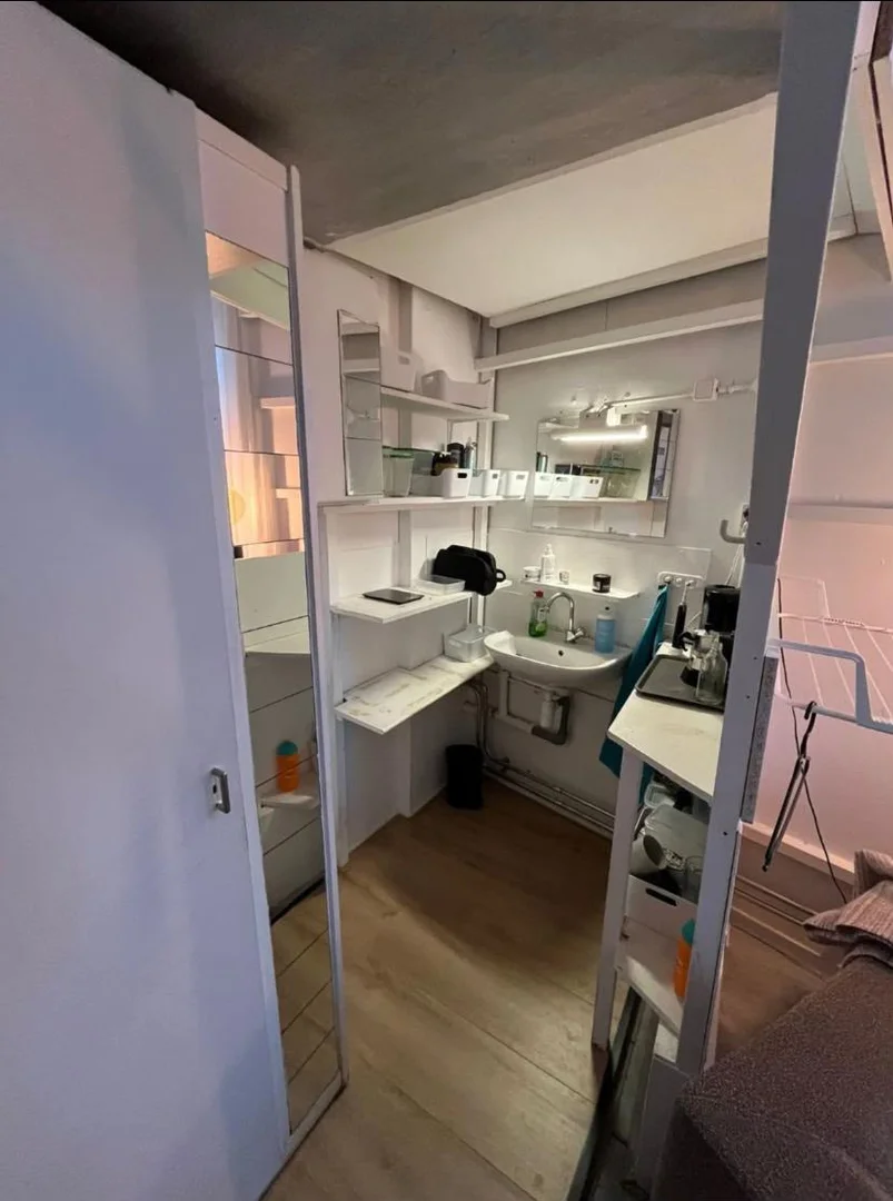 Habitación en apartamento estudiantil en alquiler en , completamente amueblado