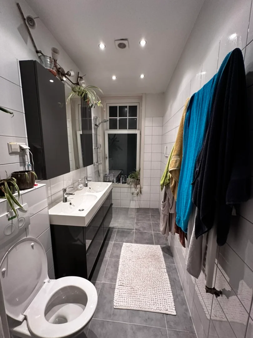 Habitación para estudiantes en  con área de estudio y facilidades compartidas