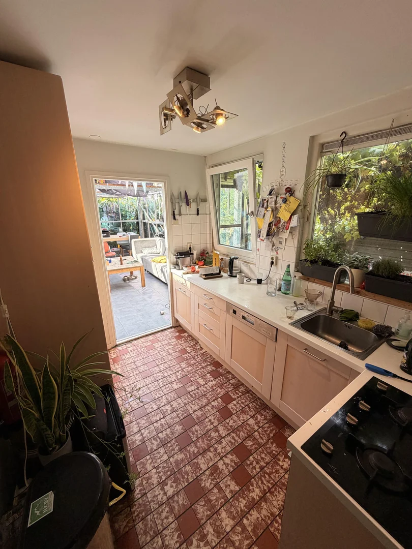 Habitación estudiantil económica cerca del campus en 