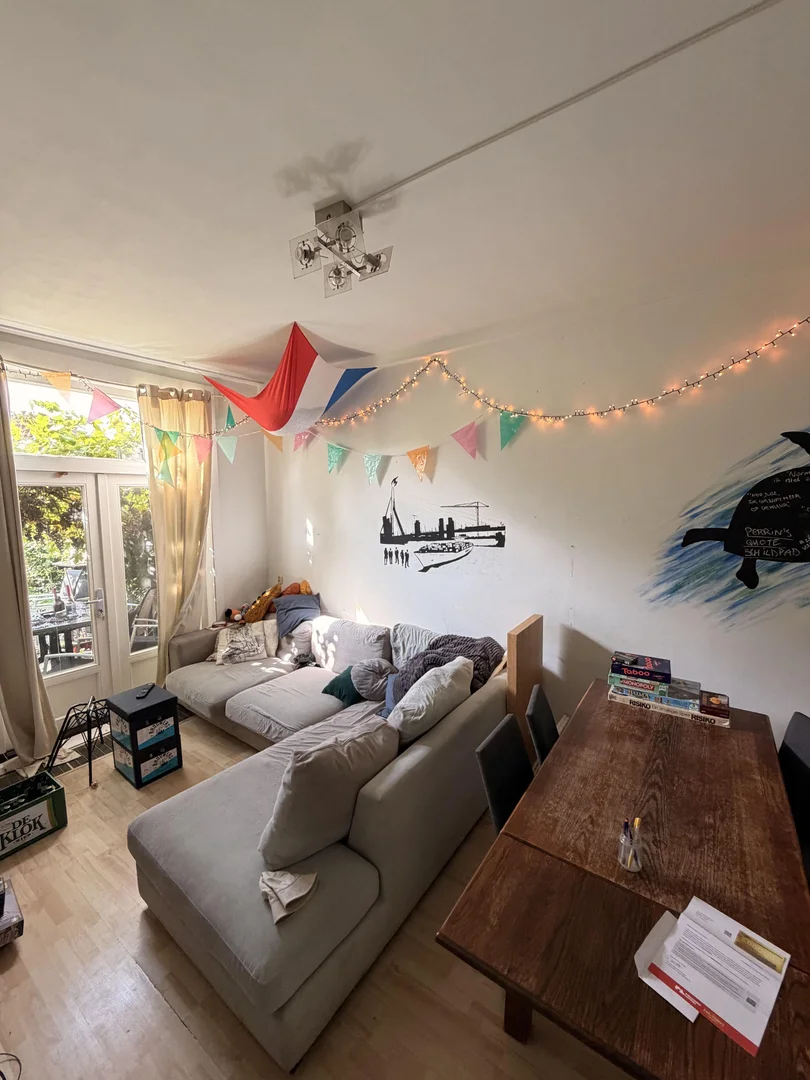 Habitación acogedora para estudiantes disponible en 