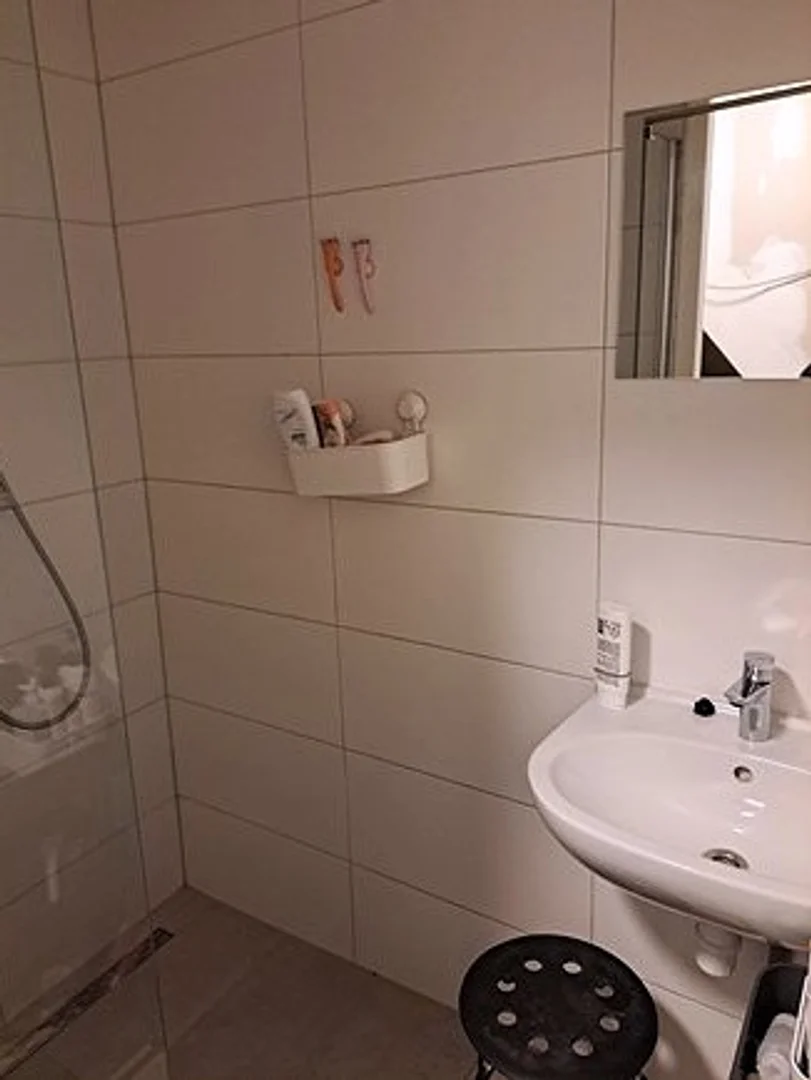 Kompaktowa kawalerka idealna dla studentów w 