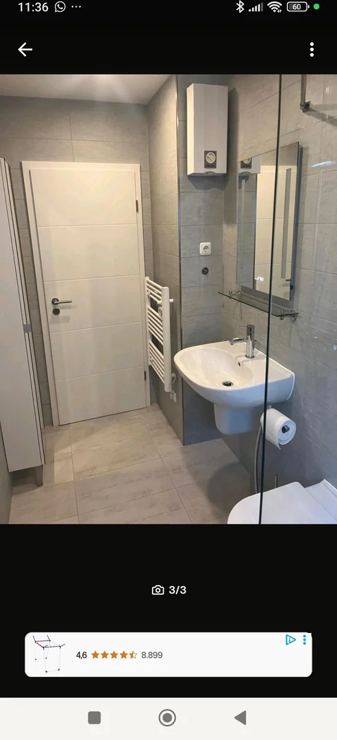 Quarto de estudante económico perto do campus em 