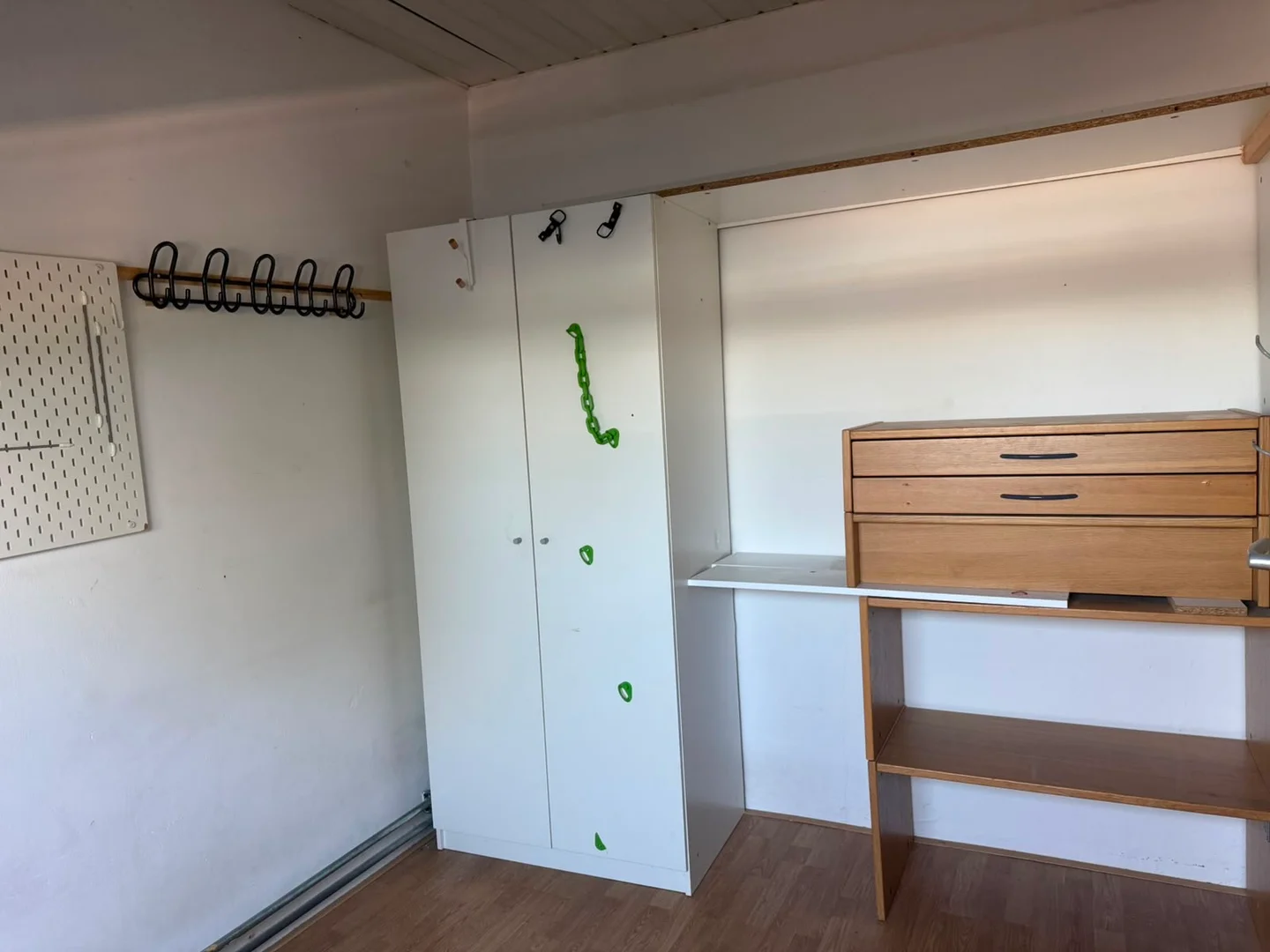 Habitación estudiantil amplia y cómoda en 