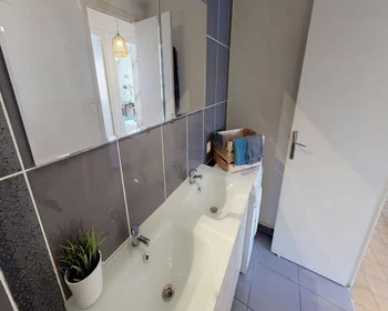 Private room at Rue Bataille, image 16 of 16