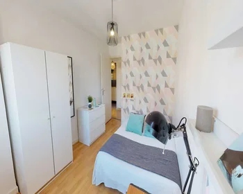 Private room at Rue Bataille, image 3 of 16