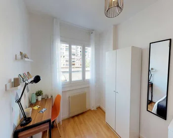 Private room at Rue Bataille, image 4 of 16